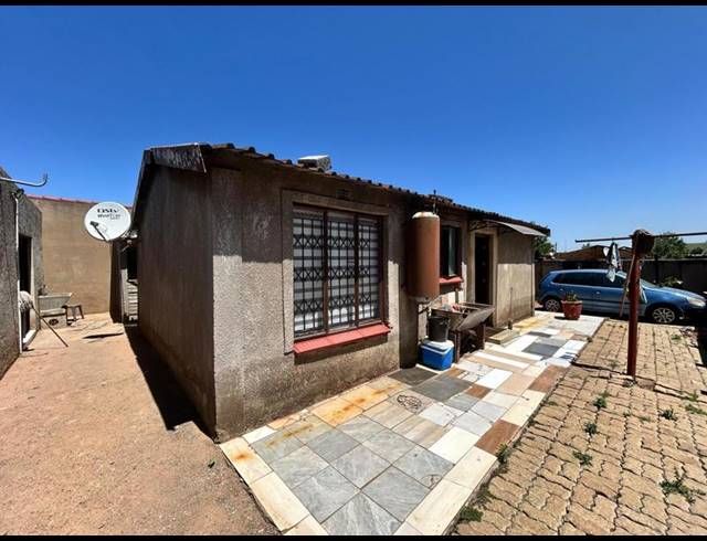 7 BEDROOM HOUSE FOR SALE IN SPRINGS CENTRAL